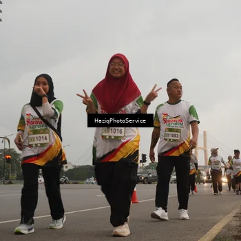 Runner Photo 7733514
