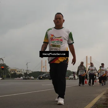 Runner Photo 7733542