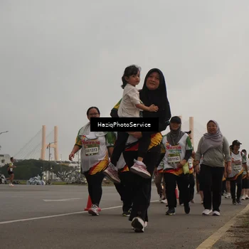Runner Photo 7734200