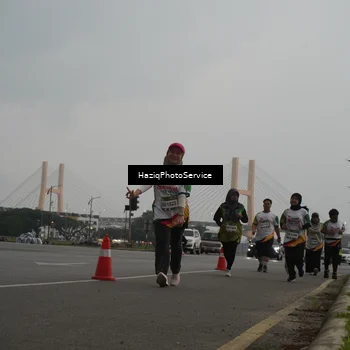 Runner Photo 7735095
