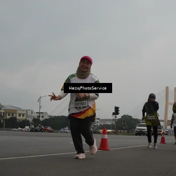 Runner Photo 7735104