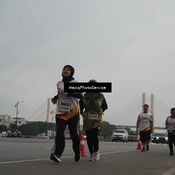 Runner Photo 7735122