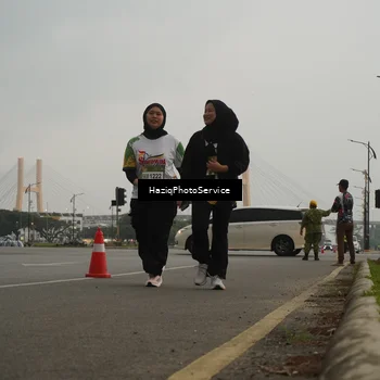 Runner Photo 7735302