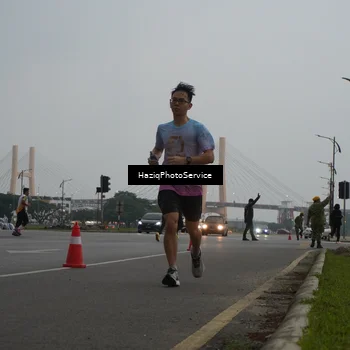 Runner Photo 7735373