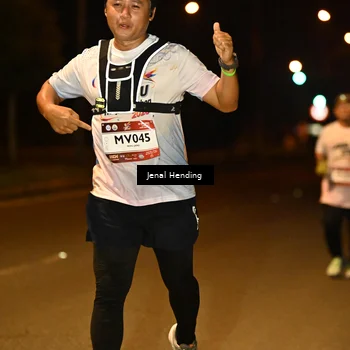 Runner Photo 7736055