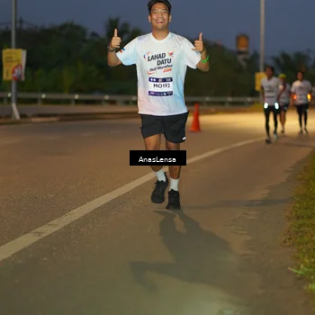 Runner Photo 7736118