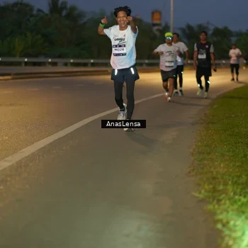 Runner Photo 7736216