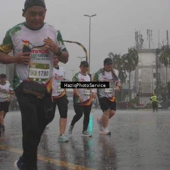Runner Photo 7736402