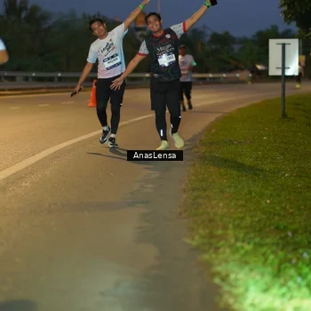 Runner Photo 7736431