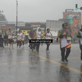 Runner Photo 7736471