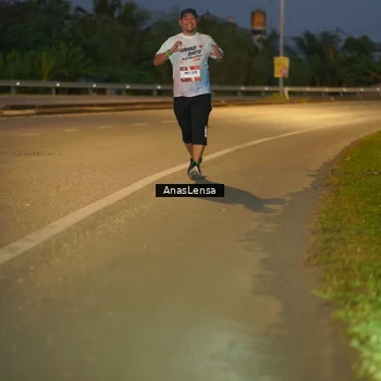 Runner Photo 7736699