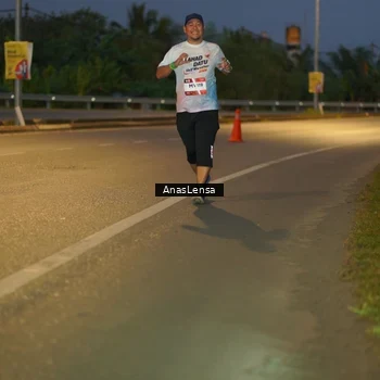 Runner Photo 7736710
