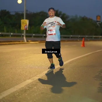 Runner Photo 7736765