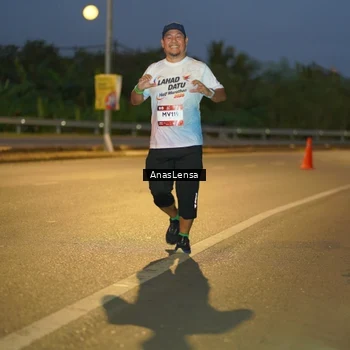 Runner Photo 7736773
