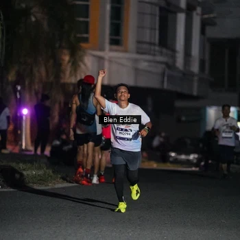 Runner Photo 7736975