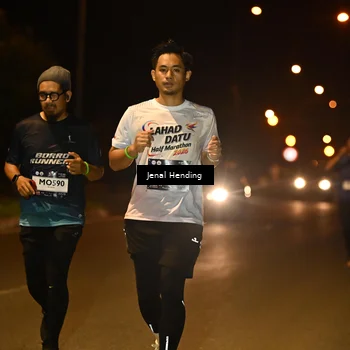 Runner Photo 7737001