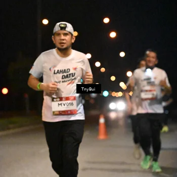 Runner Photo 7737112