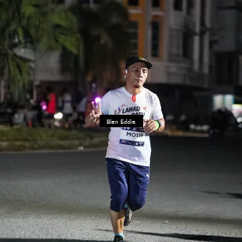 Runner Photo 7737502
