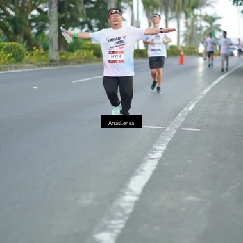Runner Photo 7737591
