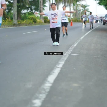 Runner Photo 7737593