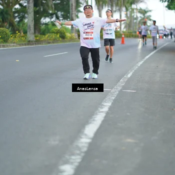 Runner Photo 7737602