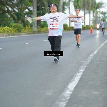 Runner Photo 7737652