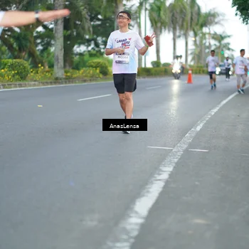 Runner Photo 7737664