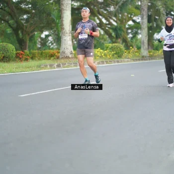 Runner Photo 7737800