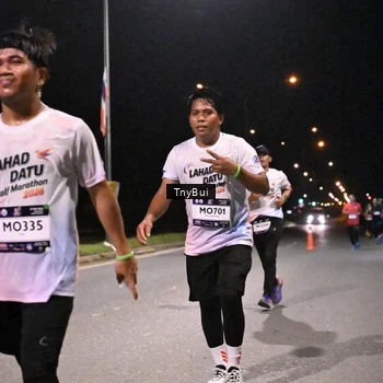 Runner Photo 7737892