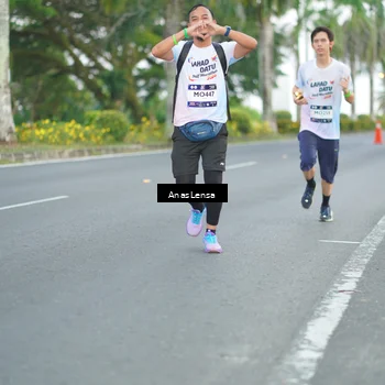 Runner Photo 7738058