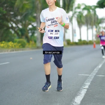 Runner Photo 7738110