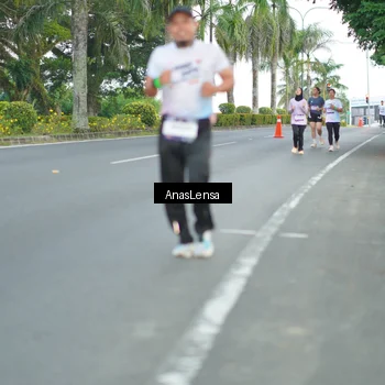 Runner Photo 7738995