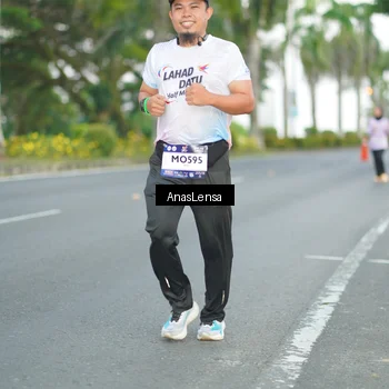 Runner Photo 7739003