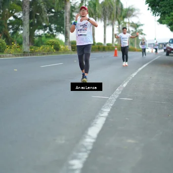 Runner Photo 7739078