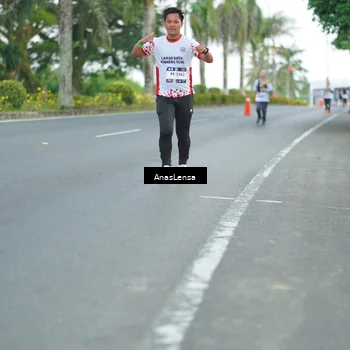 Runner Photo 7739139