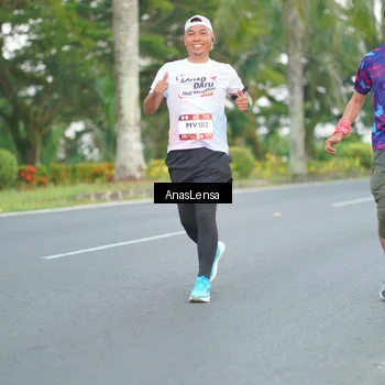 Runner Photo 7739898