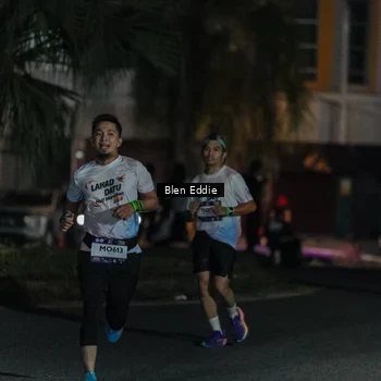 Runner Photo 7739918