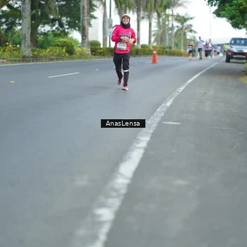 Runner Photo 7740013