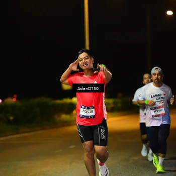 Runner Photo 7740200
