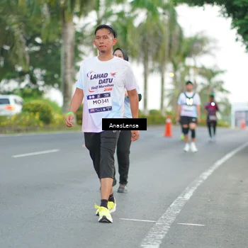 Runner Photo 7741076