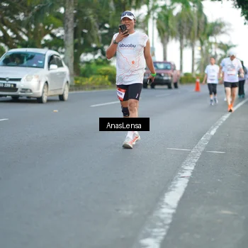 Runner Photo 7742213