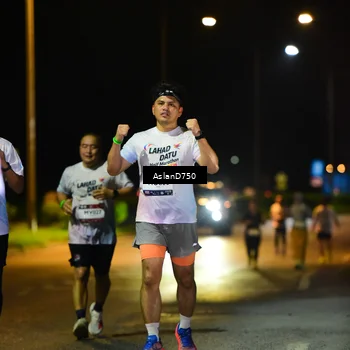 Runner Photo 7742374