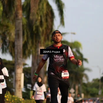 Runner Photo 7742625