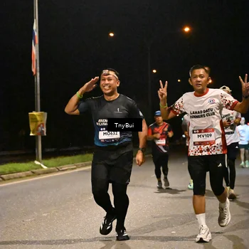 Runner Photo 7742875