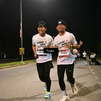 Runner Photo 7743004