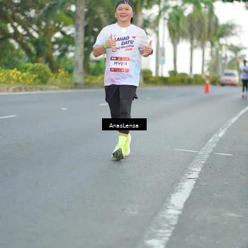 Runner Photo 7743047