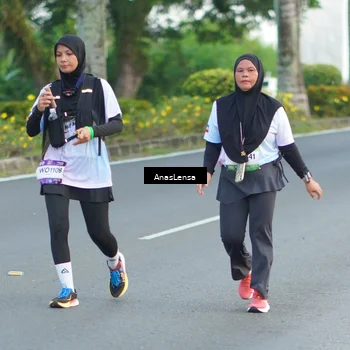 Runner Photo 7743053