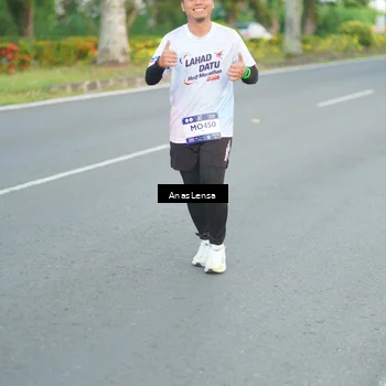 Runner Photo 7743164