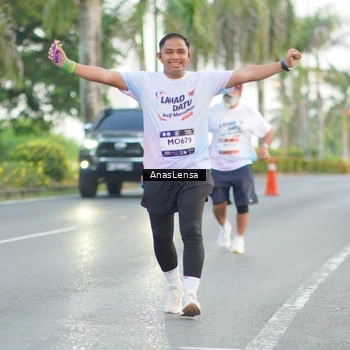 Runner Photo 7743173