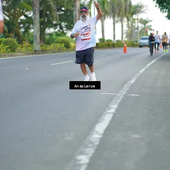 Runner Photo 7743209